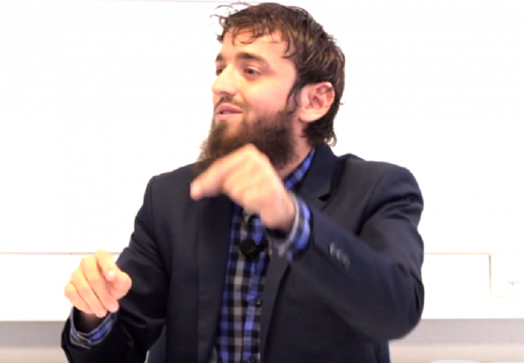 Imami shqiptar: Myslimanët gjatë verës të rrinë brenda, mos u provokoni nga gjysmëlakuriqet