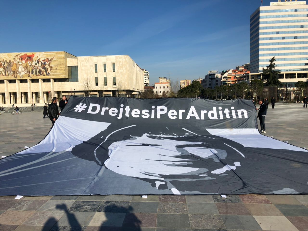 Protesta/ Zbulohet slogani i frontit opozitar