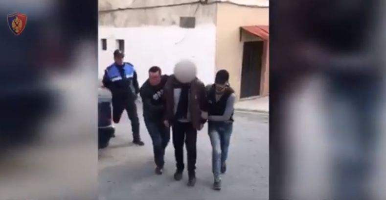 EMRI/ Tentoi të shkatërronte biznesin e një qytetari me eksploziv, pranga autorit (VIDEO)