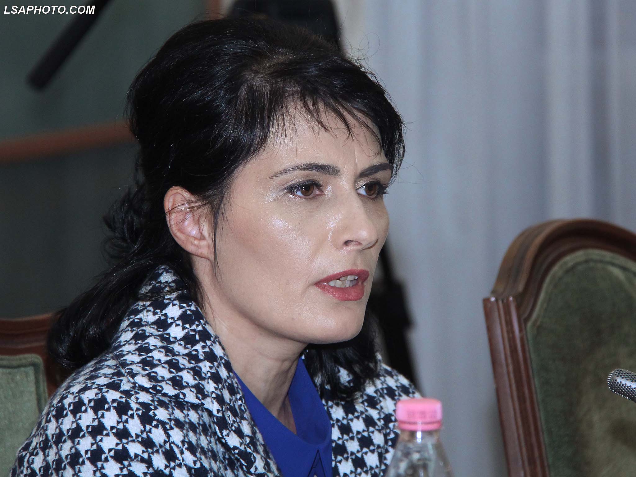 Arta Marku me urgjencë në zyrën e ministrit Xhafaj