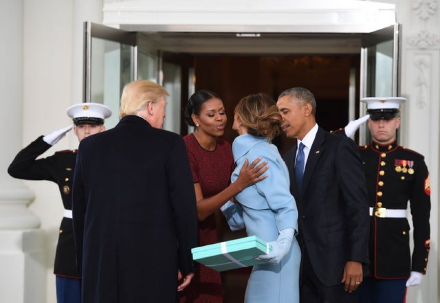 Çfarë kishte në kutinë që i dhuroi Melania Trump, e zbulon Michelle Obama