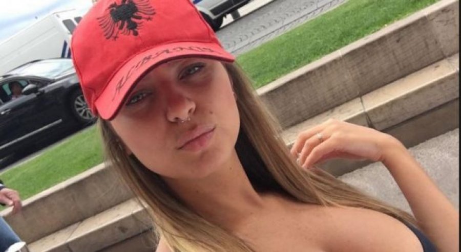 Bukuroshja nga Durrësi shfaqet mjaft sensuale, zbulon gjoksin dhe ‘zogun’ (FOTO)