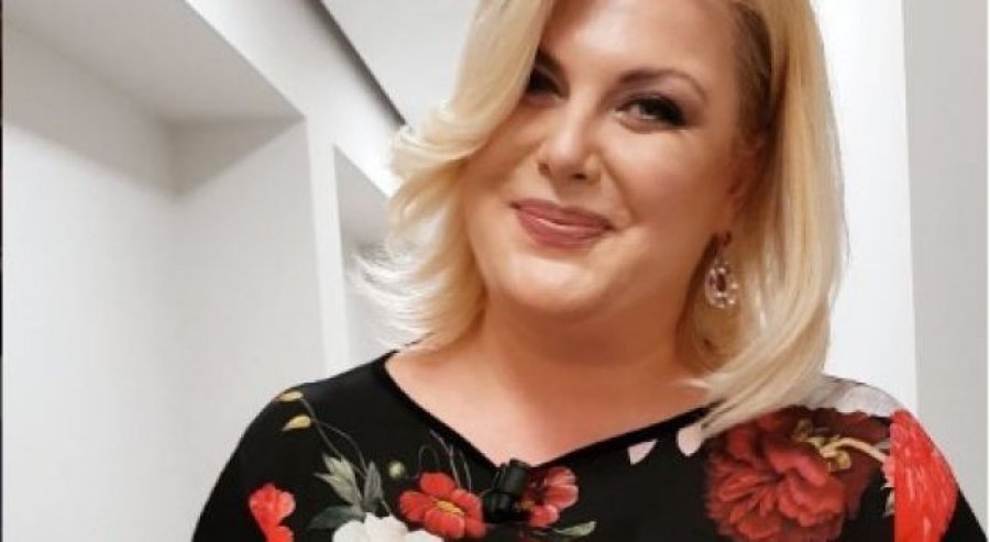 Eni Çobani rrëfen ku e dha puthjen e parë, dalin fotot e veshur nuse