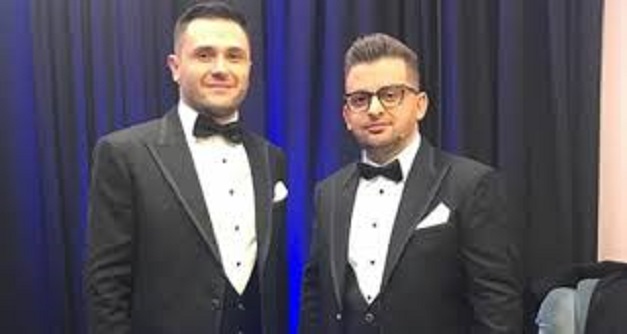 Besi bërtet “Edi Rama”, dy çizme i fluturojnë mbi kokë: Në kat të dytë e ka shtëpinë Monika (VIDEO)