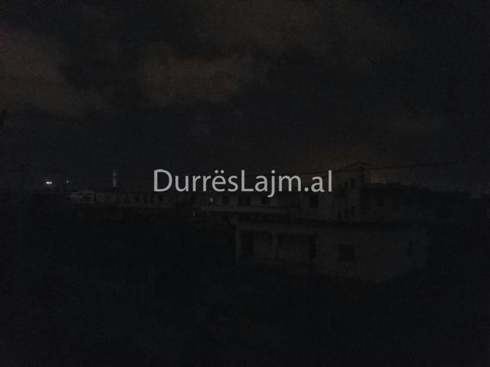 Moti i keq krijon problemet e para në qytetin e Durrësit (VIDEO)