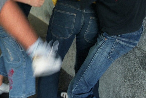 Sherr masiv mes të rinjve, arrestohen 23 persona, disa prej tyre shqiptarë