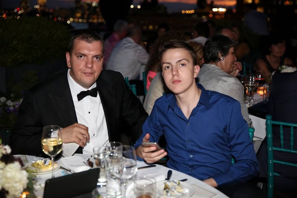 Hashash te varri i Azem Hajdarit, sherri që çoi në arrestimin e 2 vëllezërve