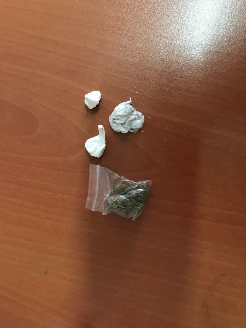 Cili është “Profesori” i arrestuar, e ëma tentoi t’i hidhte heroinën