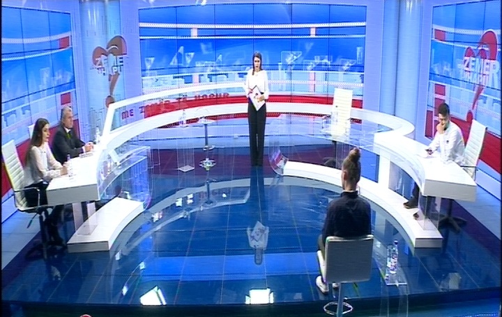 &#8220;Më rrihte e më la në shtatzëni&#8221;, ish-burri i përgjigjet live: I le fëmijët rrugëve