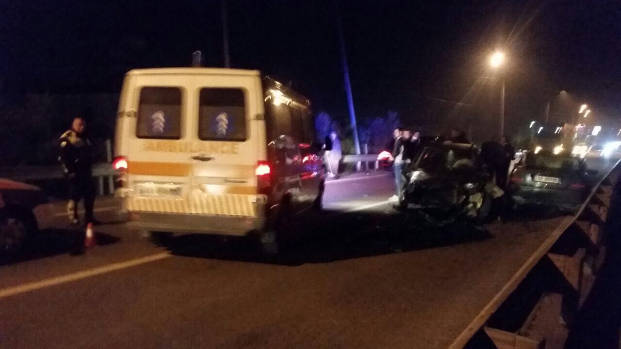 Përplasen 3 automjete, aksidentohet 26-vjeçarja (FOTO)