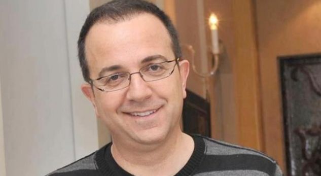 Dikush special i zbukuroi sot zyrën Arditit! (FOTO)