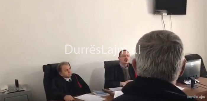 “Veliera” e Durrësit një vit e bllokuar, asnjë vendim nga gjykata për zgjidhjen e konfliktit (VIDEO)