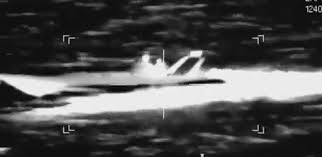 Dy polici ndjekin një gomone në det, dyshohet se transporton drogë