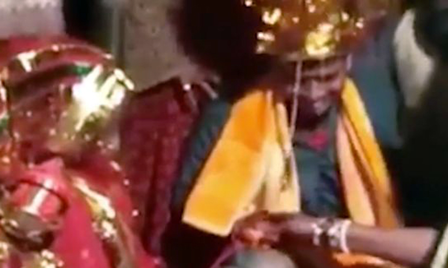 VIDEO/ I dhanë nuse me zor, dhëndrri shpërthen në lot