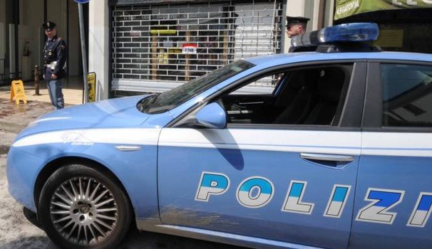 “Në gjunjë, ose të vrava”, shqiptari terrorizon 4 djem në Itali që e parakaluan