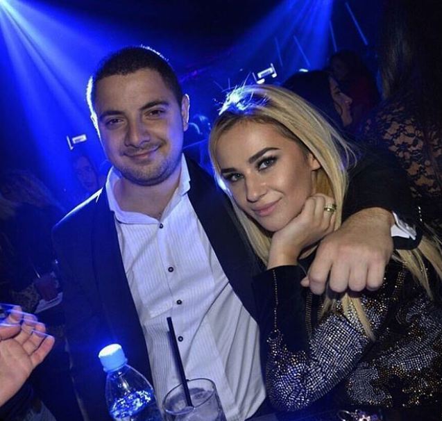 Fejohet djali i Ardit Gjebreas, zyrtarizohet lidhja me të dashurën (FOTO)