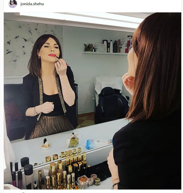 FOTO/ Moderatorja e njohur prezanton publikisht bashkëshortin