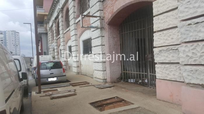 “Kazani” në qendër të Durrësit që s’pastrohet ndonjëherë (VIDEO+FOTO)