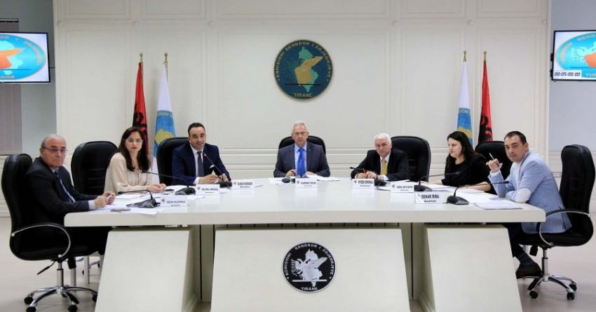 EMRAT/ KQZ miraton mandatet e dy deputetëve të rinj