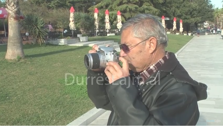 Durrsaku që me aparatin e tij ka fiksuar momente të veçanta të shumë brezave (VIDEO)