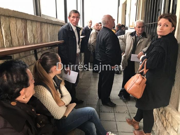 20-vjeçarja në prag divorci në Durrës, zhgënjimi dhe dilema se çfarë do bëhet me jetën e saj