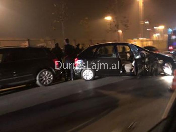 Durrës, shkaktoi aksident të 4-fishtë, përfundon në spital drejtuesi dhe bashkëshortja
