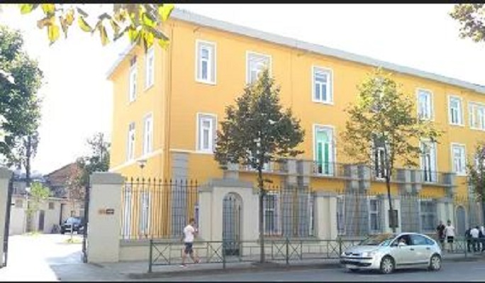 Helmimi i nxënësve në Durrës, reagon Ministria e Arsimit Sportit dhe Rinisë