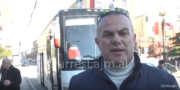 Presion mbi protestuesit durrsakë, Ardian Muka: Kërcënime për shoferët e autobusëve (VIDEO)