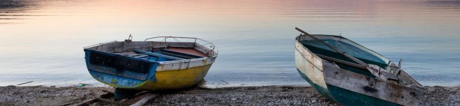 Shpërthen me eksploziv një varkë