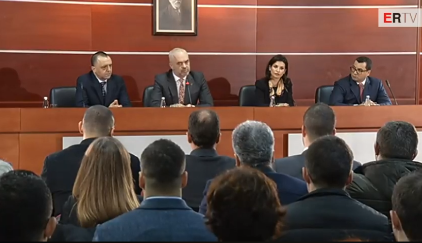 “Të gjithë jeni në provë”, Rama prezanton drejtorët e rinj të Hipotekave dhe ALUIZNI-t