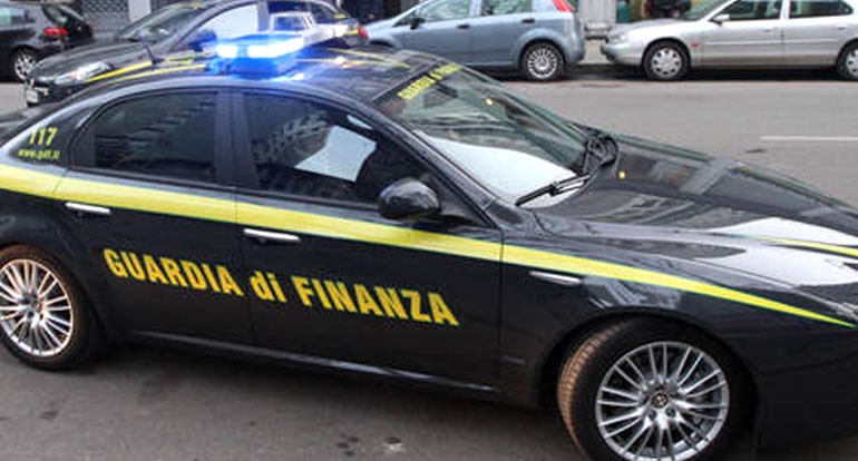 Dy shqiptarë kapen me 800 kg drogë, mijëra € dhe 4 mjete