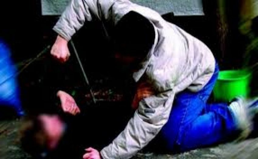 Rrihet 29-vjeçari në Durrës, i dëmtojnë dhe makinën