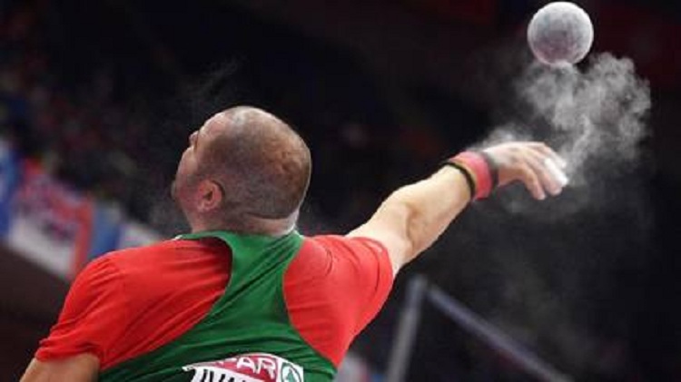 Tragjedia/ Hedhësi i gjyles godet për vdekje arbitrin