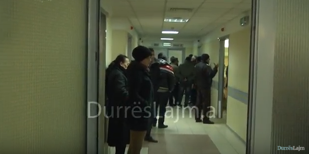 Pacientët marrin shërbimin në korridor, në urgjencën e Durrësit nuk përballohet fluksi (VIDEO)