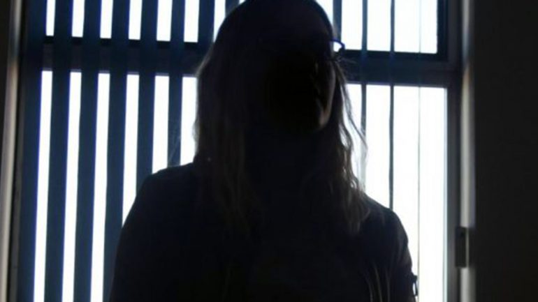 I dashuri e ktheu në prostitutë, e reja rrëfen makthin që përjetoi në Itali