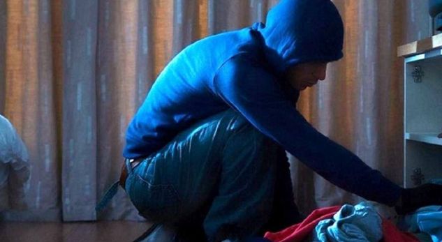 Vidhet banesa në Durrës, autorët marrin lekë, euro e bizhuteri