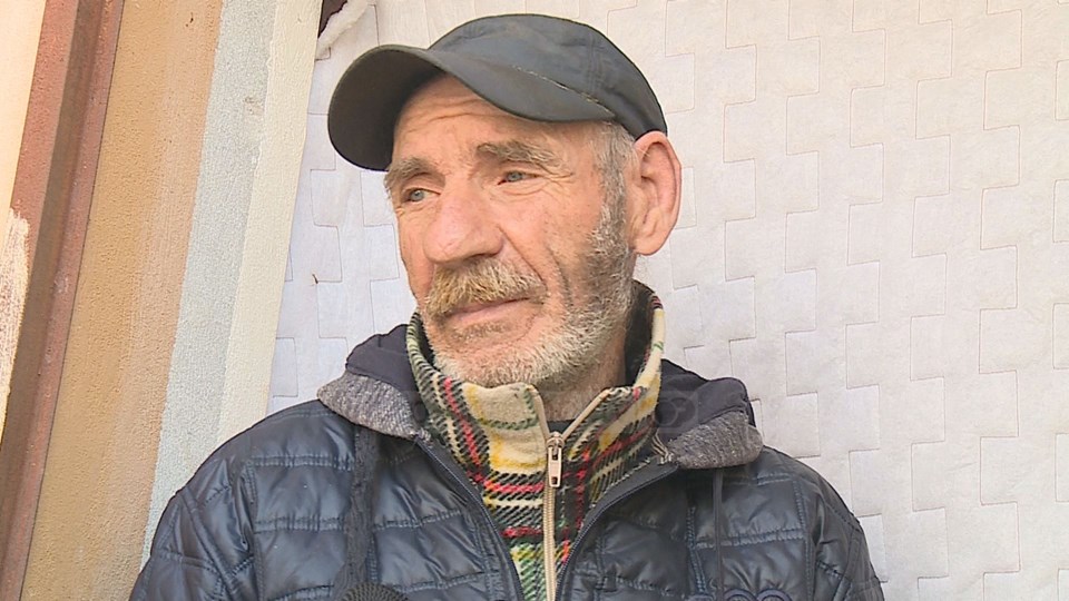 Historia e trishtë, 65-vjeçari jeton në banjot publike