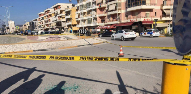 Përplasje me armë zjarri mes dy makinave