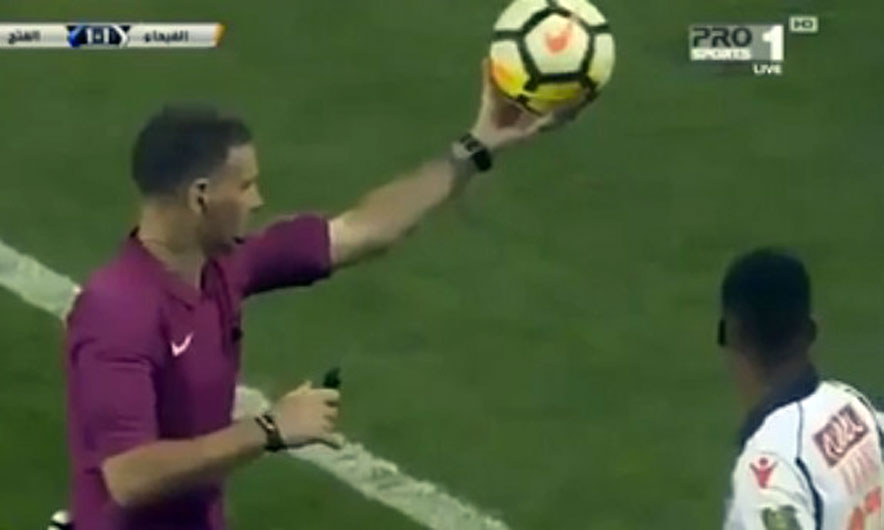 VIDEO/ Xhamia nis faljen, arbitri ndërpret ndeshjen
