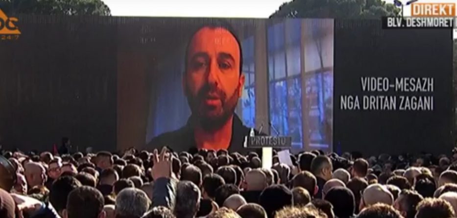 Dritan Zagani me videomesazh në protestë, thirrje policëve: Kini kurajën që…