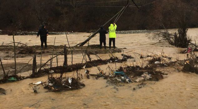 Viktima e parë e motit të keq, 32-vjeçari humb jetën në krye të detyrës
