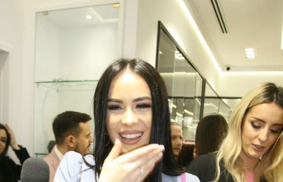 Xhensila Myrtezaj shtatzënë?! Këngëtarja flet për herë të parë