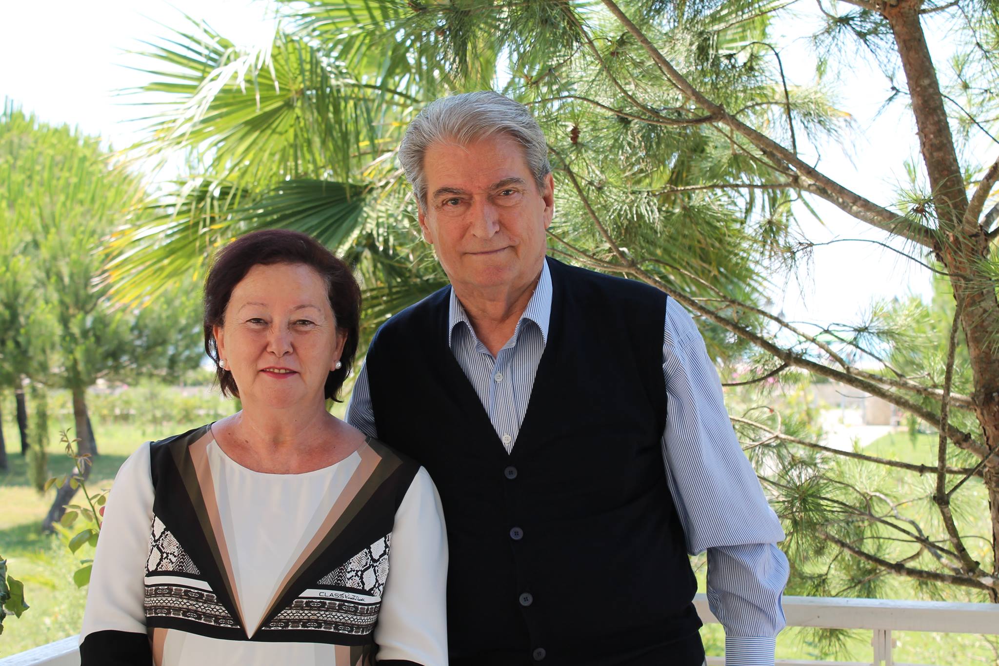 Dita që të lë pa fjalë, Berisha uron Shën Valentinin me bashkëshorten