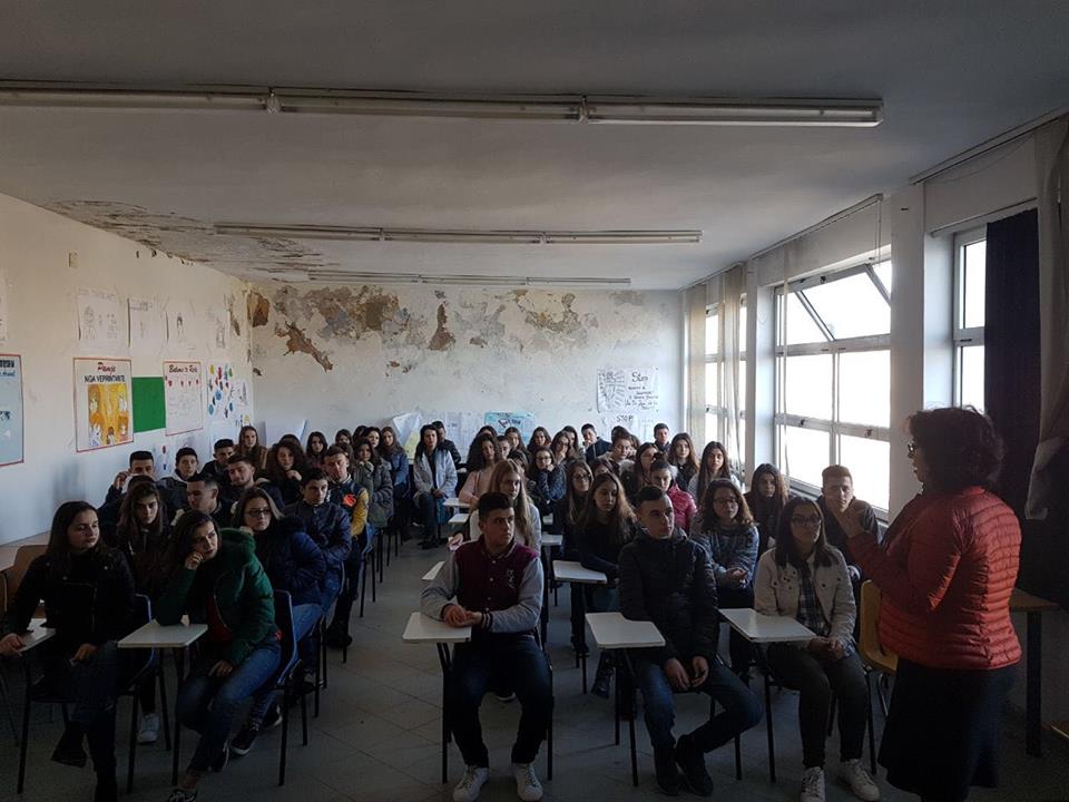 Durrës, DRKK-ja program edukues në shkollën e mesme &#8220;Leonik Tomeo&#8221; (FOTO)