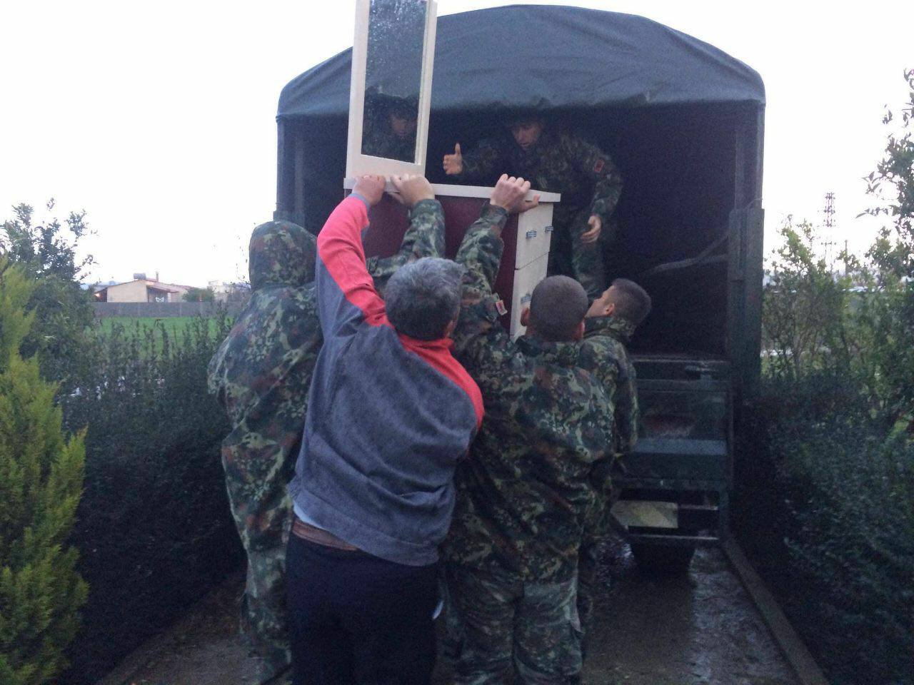 Rreziku nga përmbytjet, evakuohen disa familje në Vlorë dhe Fier