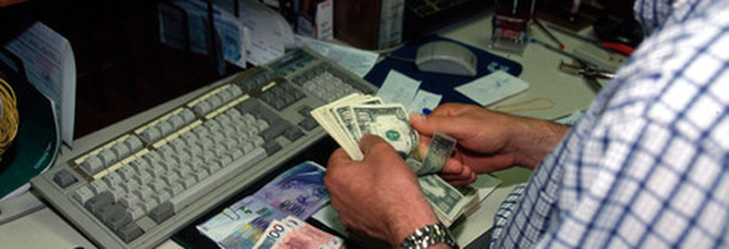 Punonjësja e bankës boshatis llogaritë e klientëve, ja si i vodhi 3 milion USD