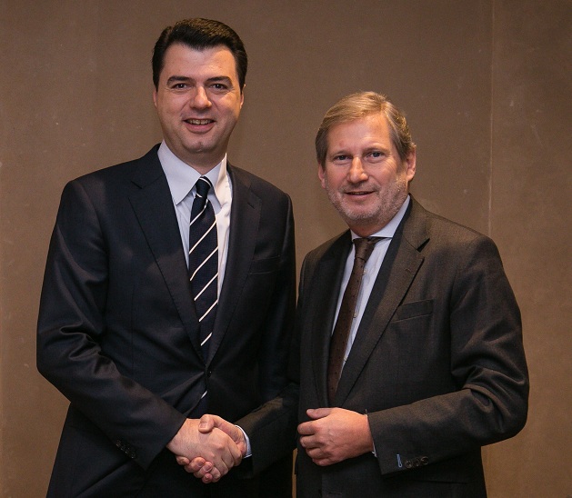 Basha takon komisionerin Hahn: Opozita në mbështetje të hapjes së negociatave me BE-në