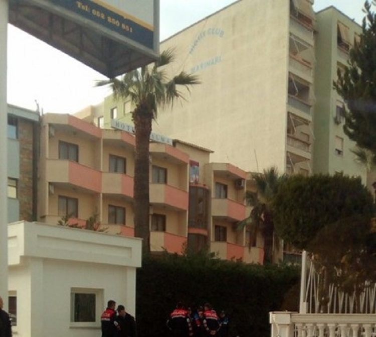 Policia rrethon hotelin në Durrës ku do votohet Duka e Fino (FOTO)