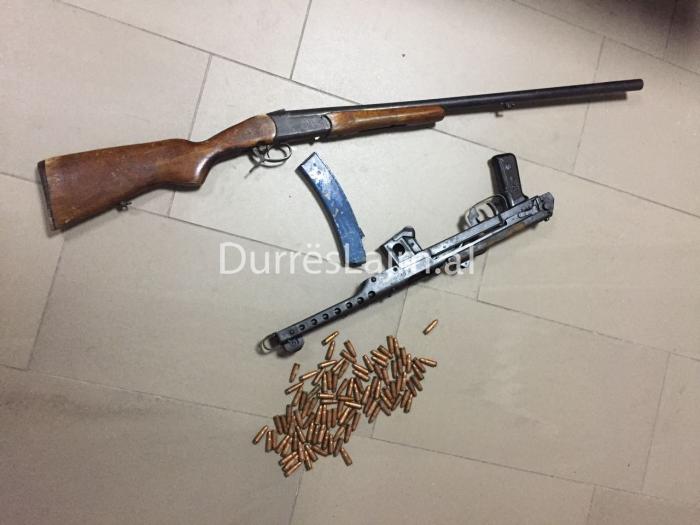 Emri/ Arrestohet durrsaku që mbante 2 armë