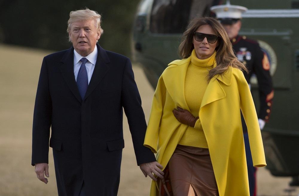 Trump kërkon dorën e Melania-s por nuk e gjen (FOTO)